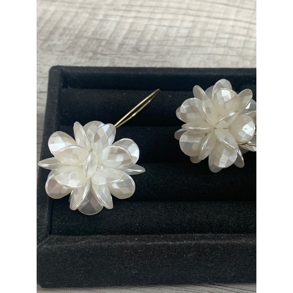White Floral Petal Drop Earrings Gold Tone Kidney Wire Iridescent Flower Blossom